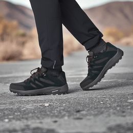 Nadměrné pánské nízké trekové boty šedo-černé Columbia Woodburn II Waterproof