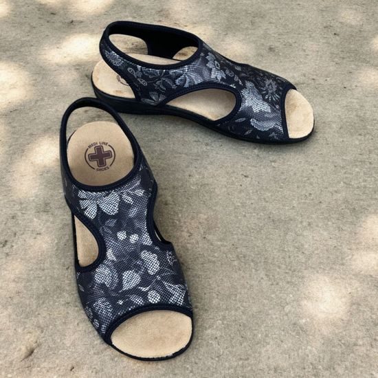 Dámské zdravotní sandály Mediline elastické černo-šedé Golden Fit 170 na hallux