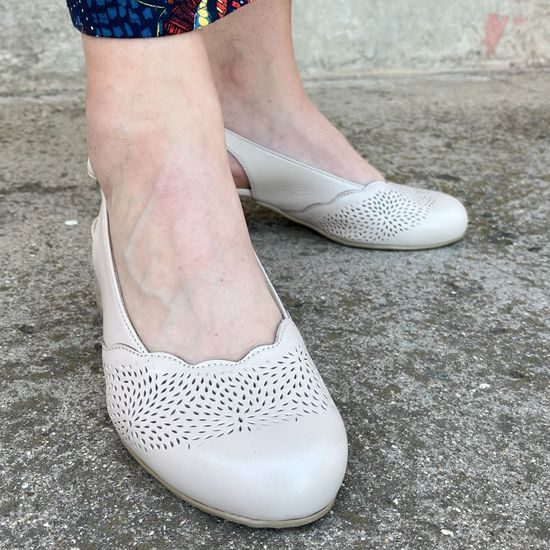 Sandály dámské na podpatku De Plus 161-K-3513 béžové kožené na široké chodidlo