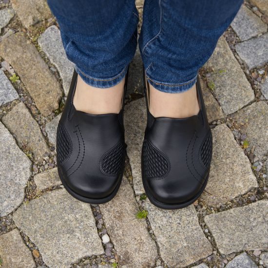 Polobotky dámské černé Axel kožené 1399 na široké chodidlo