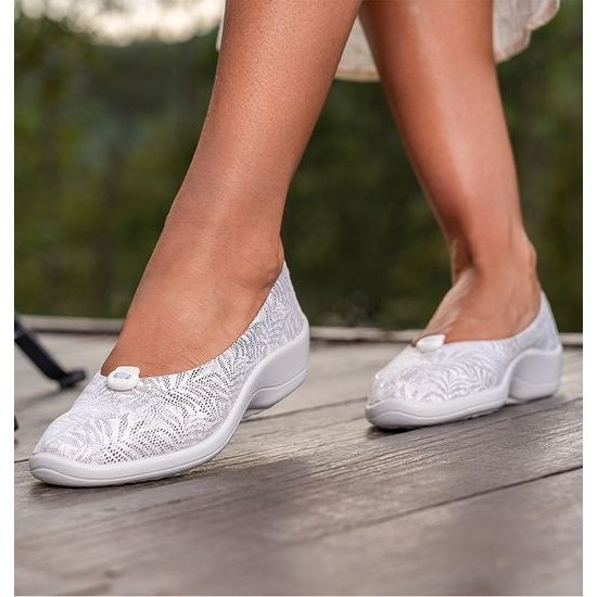 Baleríny bílé Arcopedico elastické Cabrera na hallux