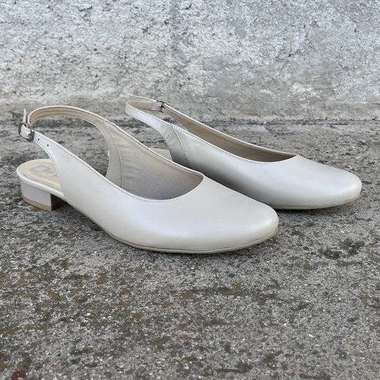 Nadměrné sandály dámské na podpatku De Plus 9524/2010 krémové kožené