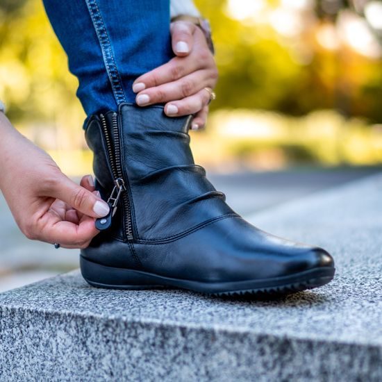 Dámské zimní kotníkové boty kožené Josef Seibel Naly 24 černé zateplené široká špička