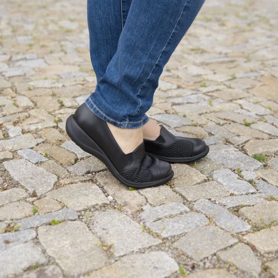 Polobotky dámské černé Axel kožené 1399 na široké chodidlo