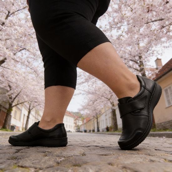 Polobotky dámské černé Axel kožené 1705 na široké chodidlo