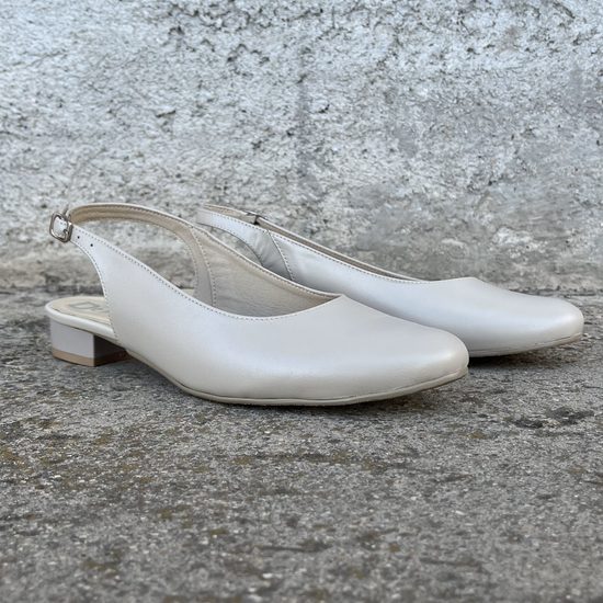 Nadměrné sandály dámské na podpatku De Plus 9524/2010 krémové kožené