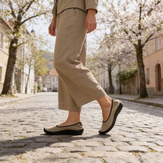 Baleríny béžové Arcopedico elastické Acari široká špička