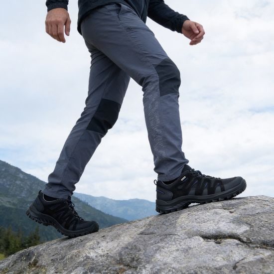 Pánské nízké trekové boty Jomos černé 460995 na široké chodidlo