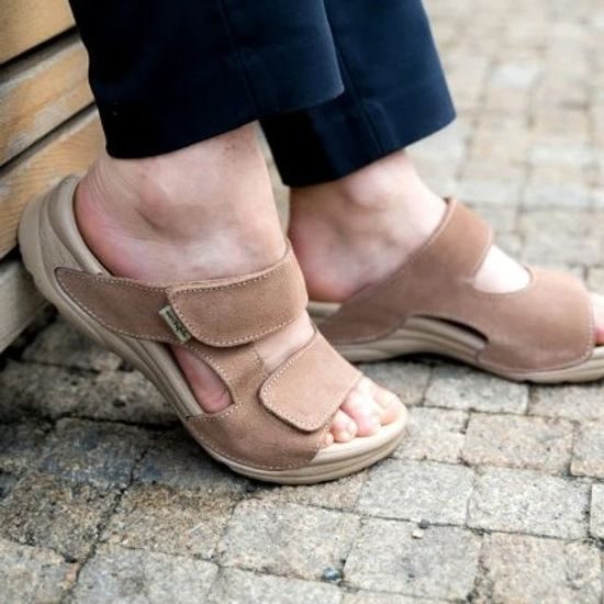 Dámské zdravotní pantofle Medistyle kožené béžové Mirka na široké chodidlo