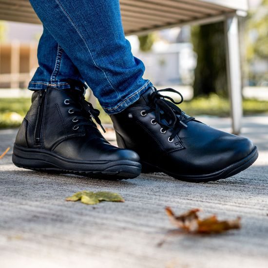 Dámské zimní kotníkové boty kožené Mediline Teresa 130 černé s kožíškem na hallux