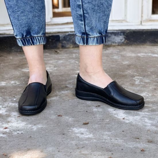 Polobotky dámské černé Axel kožené 1525 na široké chodidlo