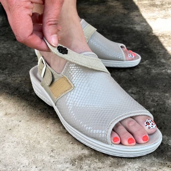 Dámské zdravotní nazouváky Mediline elastické béžové 1416/S na hallux