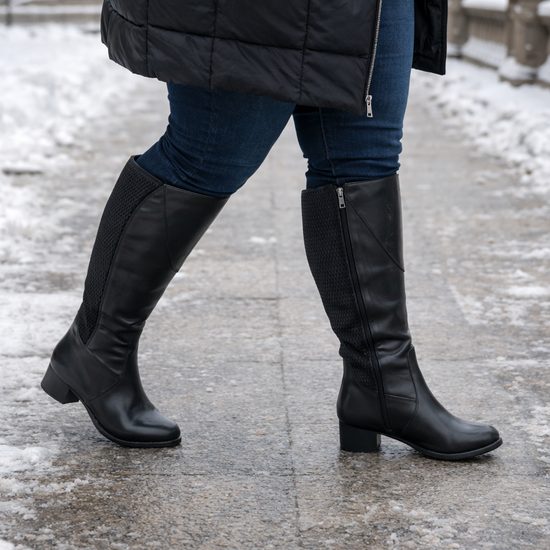 Kozačky na široké lýtko De Plus na podpatku kožené 9647-H-4006 černé