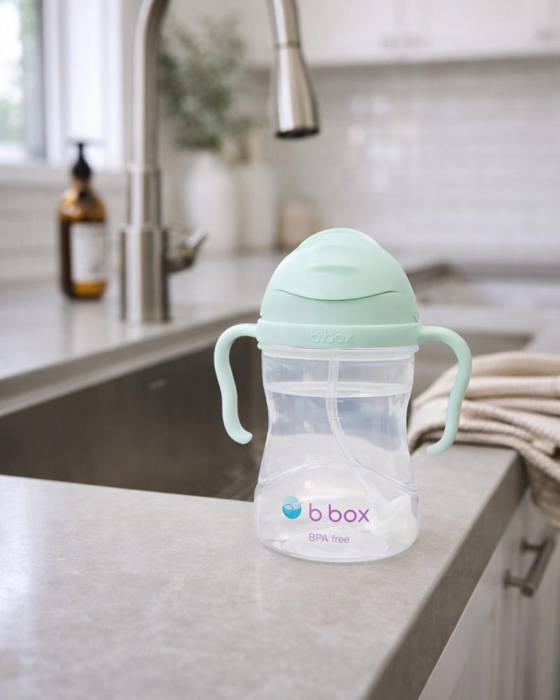 b.box Hrneček s brčkem - GELATO pistáciový 240 ml