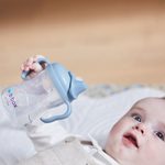 Hrnček s náustkom 4m+ - světlo modrý 240 ml