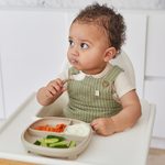 Delený tanierik s prísavkou + silikónový hrnček s náustkom 240 ml - set béžový