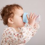 Hrneček pro batolata 12m+ - světle modrý 240 ml