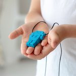 Upokojujúci prívesok Robot, svetlomodrý