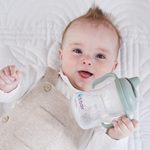 Hrneček s pítkem 4m+ - světle zelený 240 ml