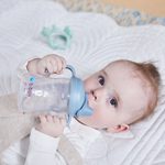 Hrnček s náustkom 4m+ - světlo modrý 240 ml