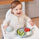 Delený tanierik s prísavkou + Hrnček pre batoľatá - set zelený