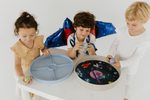 Senzorická triediaca tácka Play Tray, modrá