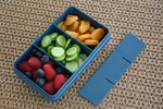 Snackle Box krabička na občerstvenie mini - Luxe modrá