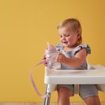 Hrnček s náustkom 240 ml + Univerzálny silikónový pásik - set ružový