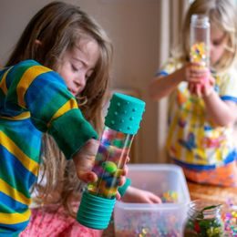 Kývající tučňák, růžový