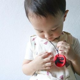 Upokojujúci prívesok Cupcake, dúhový