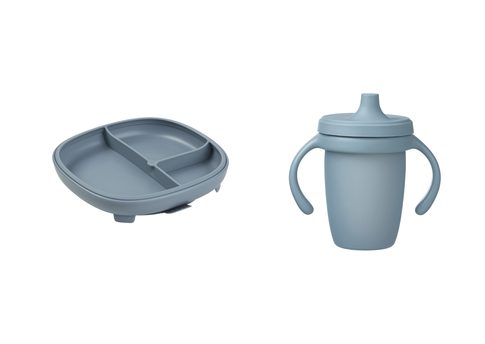 Delený tanierik s prísavkou + silikónový hrnček s náustkom 240 ml - set modrý