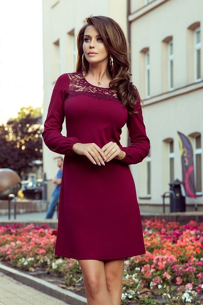 Moira lichoběžníkové šaty s krajkou - vínové - Numoco - Podzimní šaty