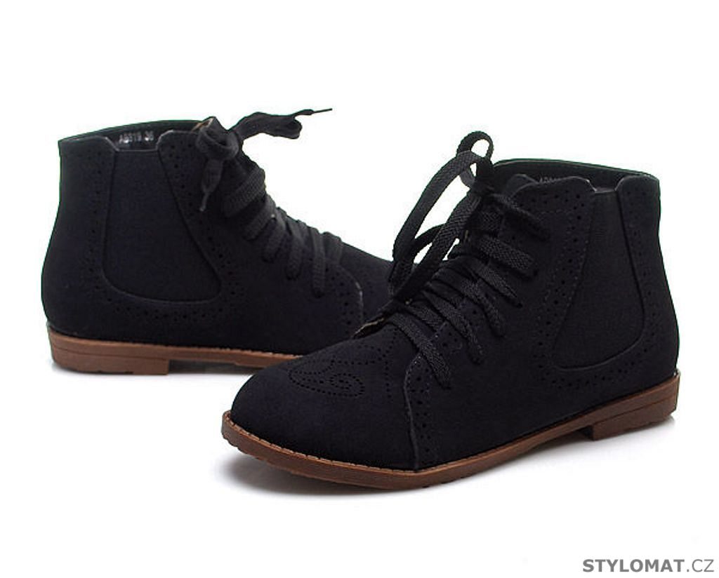 Černé boty e elastickou gumou po stranách - KAYLA - Kotníčkové boty