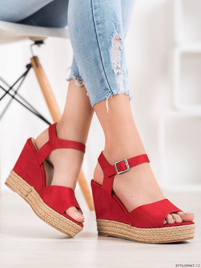 Červené sandálky na vysokém klínku - CLOWSE - Sandále