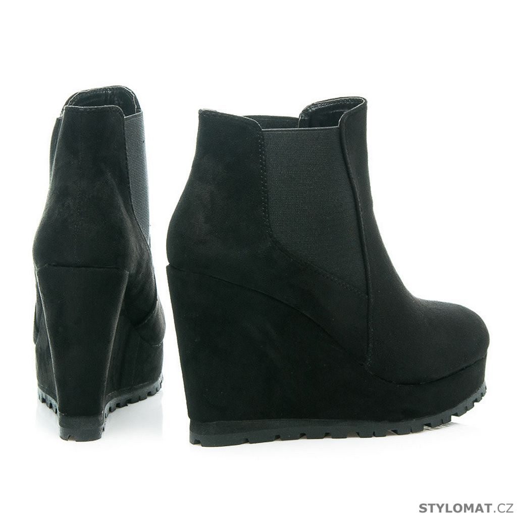 Klasické černé podzimní boty na vysokém klínku - CNB - Kotníčkové boty
