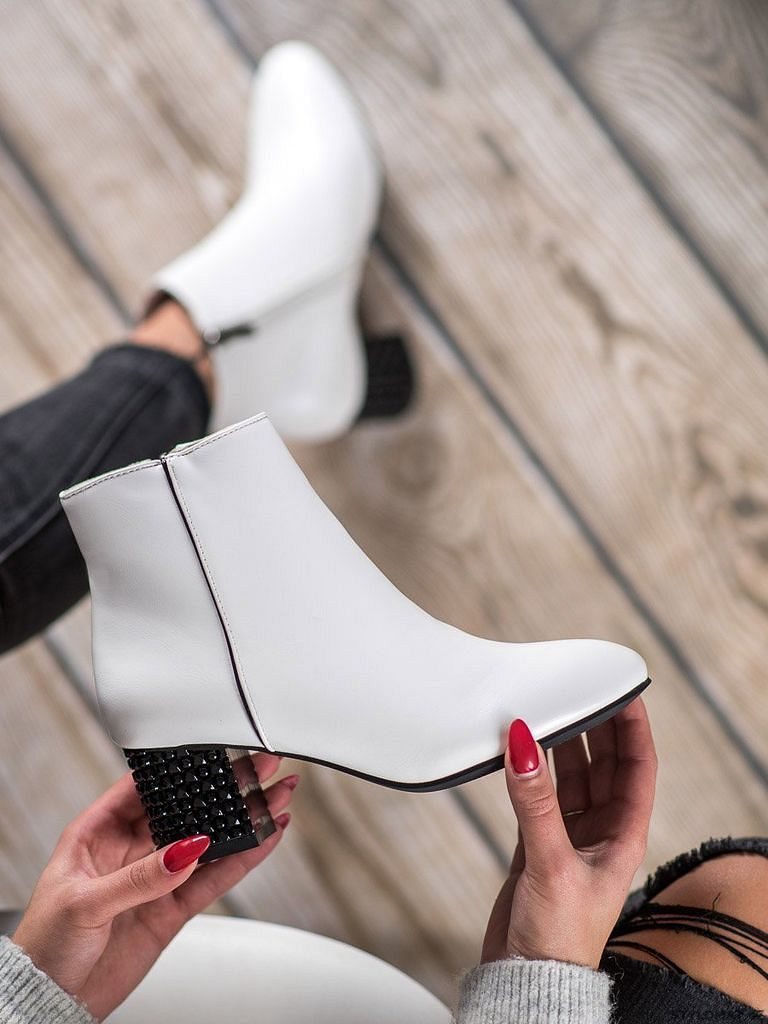 Bílé kotníkové boty s ozdobným podpatkem - Shelovet - Kotníčkové boty