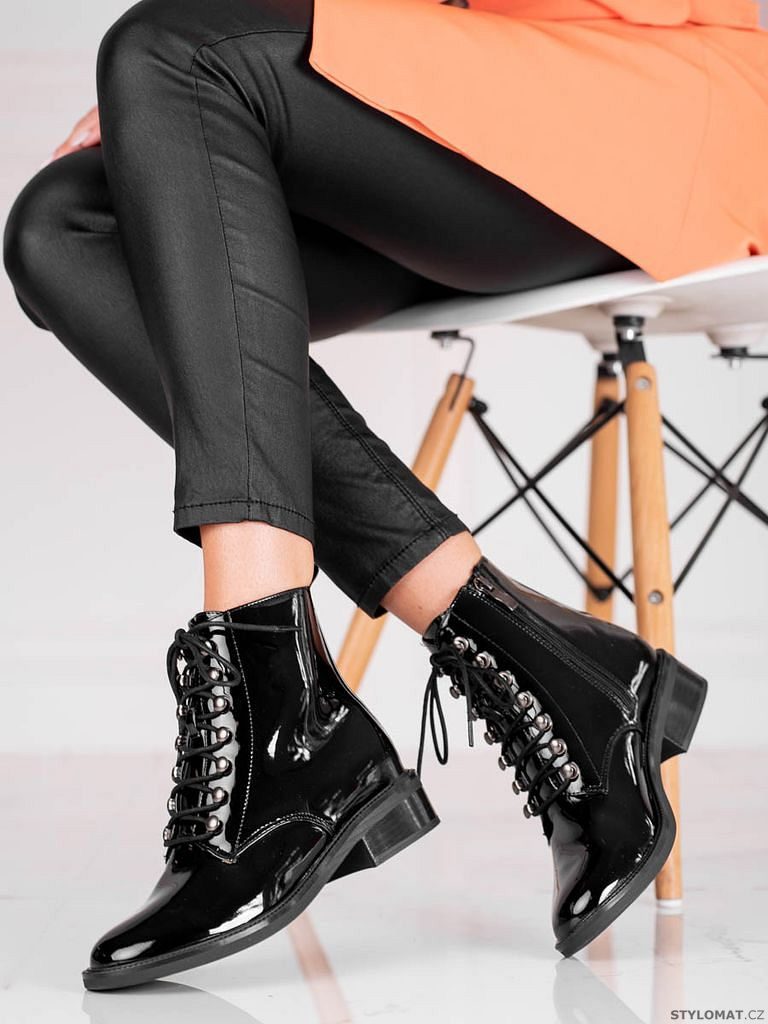 Elegantní šněrovací kotníkové dámské boty na plochém podpatku shelovet -  Shelovet - Kotníčkové boty