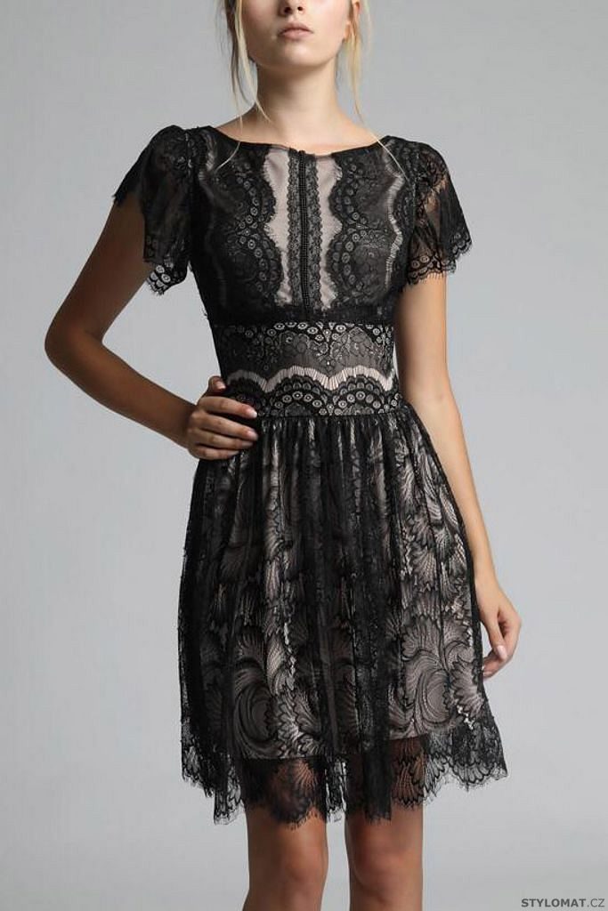 Černé krajkové šaty s krátkými rukávy - Soky&Soka - Podzimní šaty