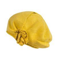 Pletený žlutý baret v módním stylu