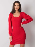 Červené šaty s dlouhým rukávem