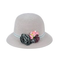 Šedý klobouk s růžemi