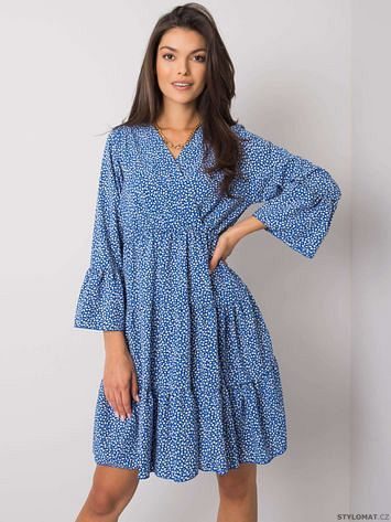 Modré šaty s malými vzory