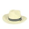 Světlý klobouk s jemnou černobílou mašlí