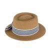 Klobouk s pruhovanou mašlí