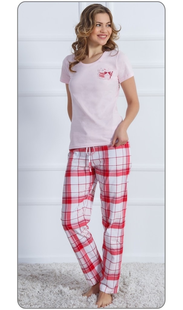 Dámské pyžamo s krátkým rukávem VIENETTA Kočky Ospalky - světle růžová |  Vienetta | krátká pyžama | Dámská pyžama, Dámské | Perfektní Prádlo.cz |  Pohodlné noční prádlo, župany a spodní prádlo pro Váš perfektní den!