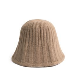 Teplý zimní klobouk - tmavobéžový