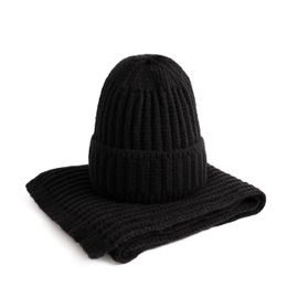 Čepice a šála - černá