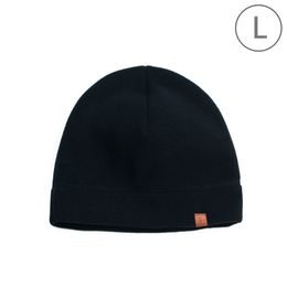 Jednoduchá zimní čepice v černé barvě