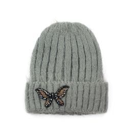 Elegantní šedá čepice s motýlkem