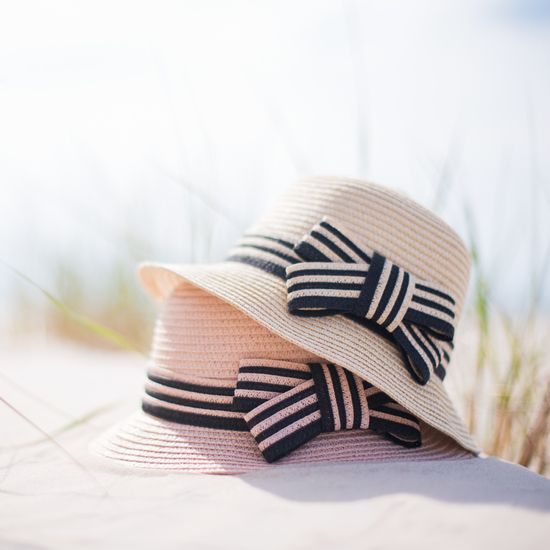 Klobouk se zdobeným lemem